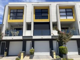 SRE-32, Modern Living in Trendy St Clair