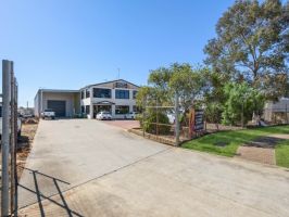 SRE-41, Prime Commercial Property with Office and Workshop Space in Cavan, South Australia
